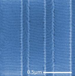 Réalisation de nanostructures auto-assemblées de copolymères à blocs orientées et sans défauts