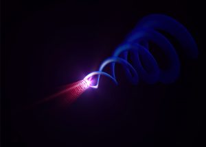 Des impulsions lasers harmoniques XUV attosecondes porteuses d’un moment angulaire orbital : la visseuse-dévisseuse laser !