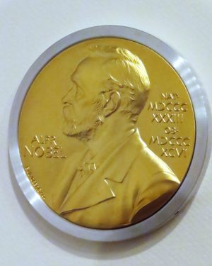 Prix Nobel  2023 de Physique décerné à Anne L’Huillier et Pierre Agostini pour leurs travaux initiés et conduits au CEA-IRAMIS/LIDYL, et Ferenc Krausz de l’Institut Max-Planck d’optique quantique, à Munich.