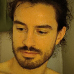 Signatures femtosecondes des magnons induits optiquement avant d&eacute;magn&eacute;tisation ultrarapide